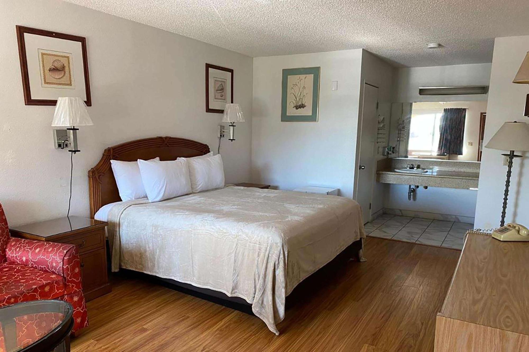 Howard Johnson By Wyndham Motel Azusa